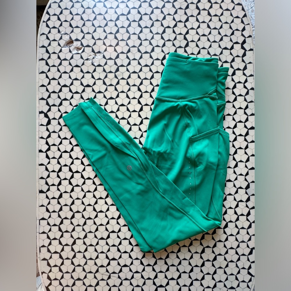 Like New Kelly Green Fast and Free Leggings